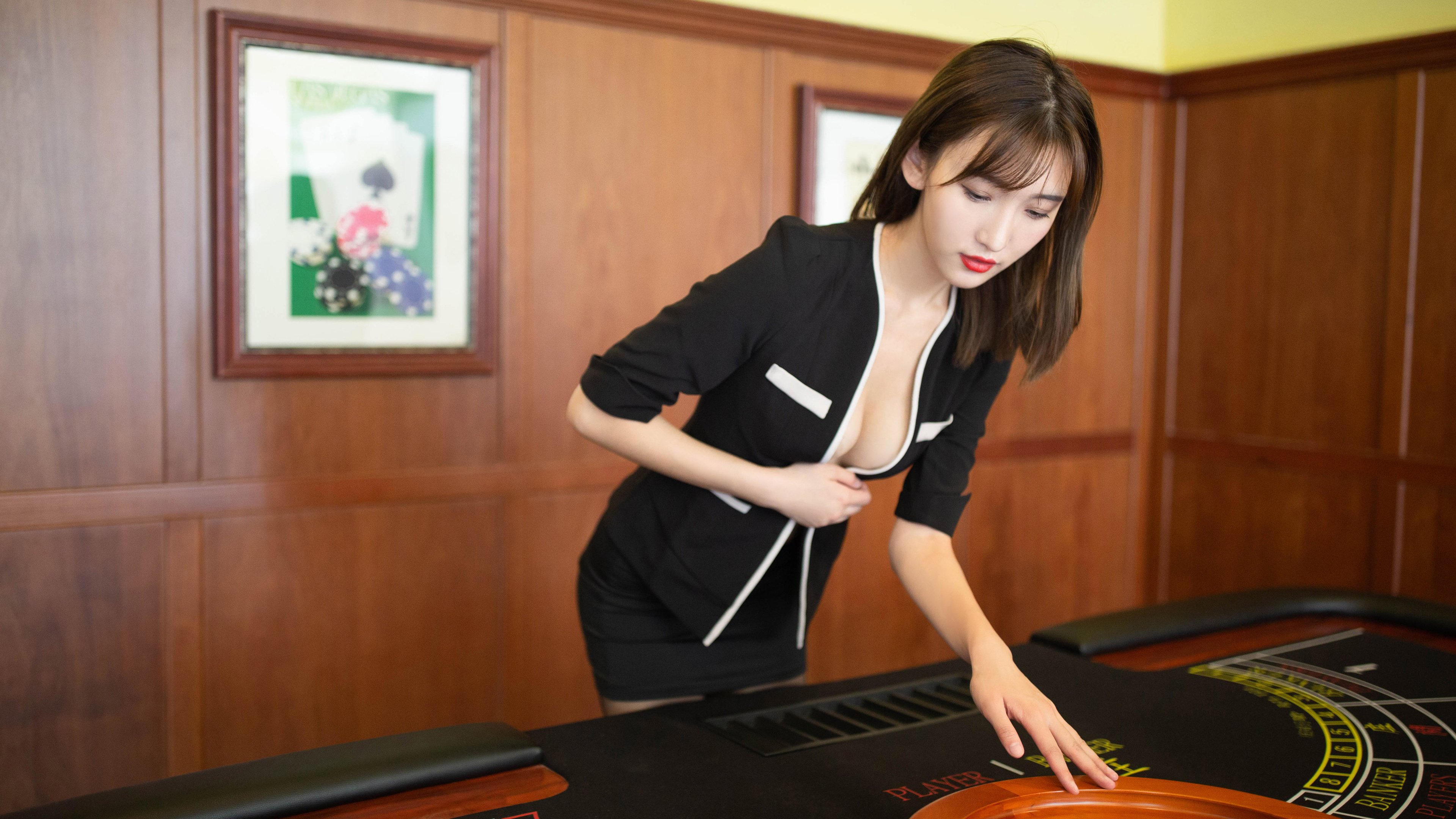 爱游戏官网-法甲裁判判罚引爆焦点，法国足球裁判