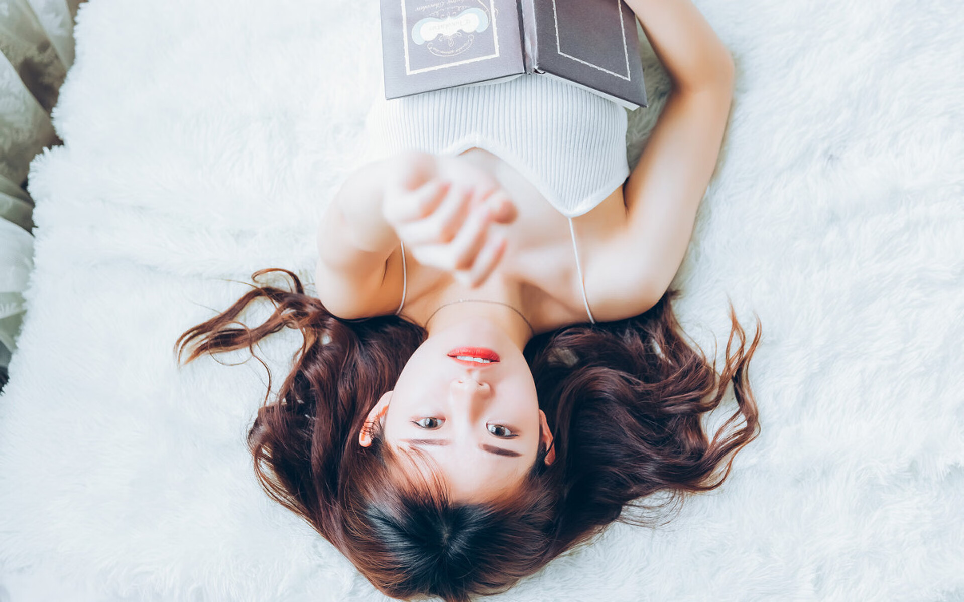 AYX体育-曼城防守反击出色，蓝月亮续写辉煌，曼城蓝月亮图片