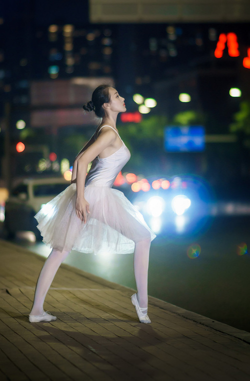 曼城险胜维拉,德布劳内传射建功,德布劳内转会曼城转会费