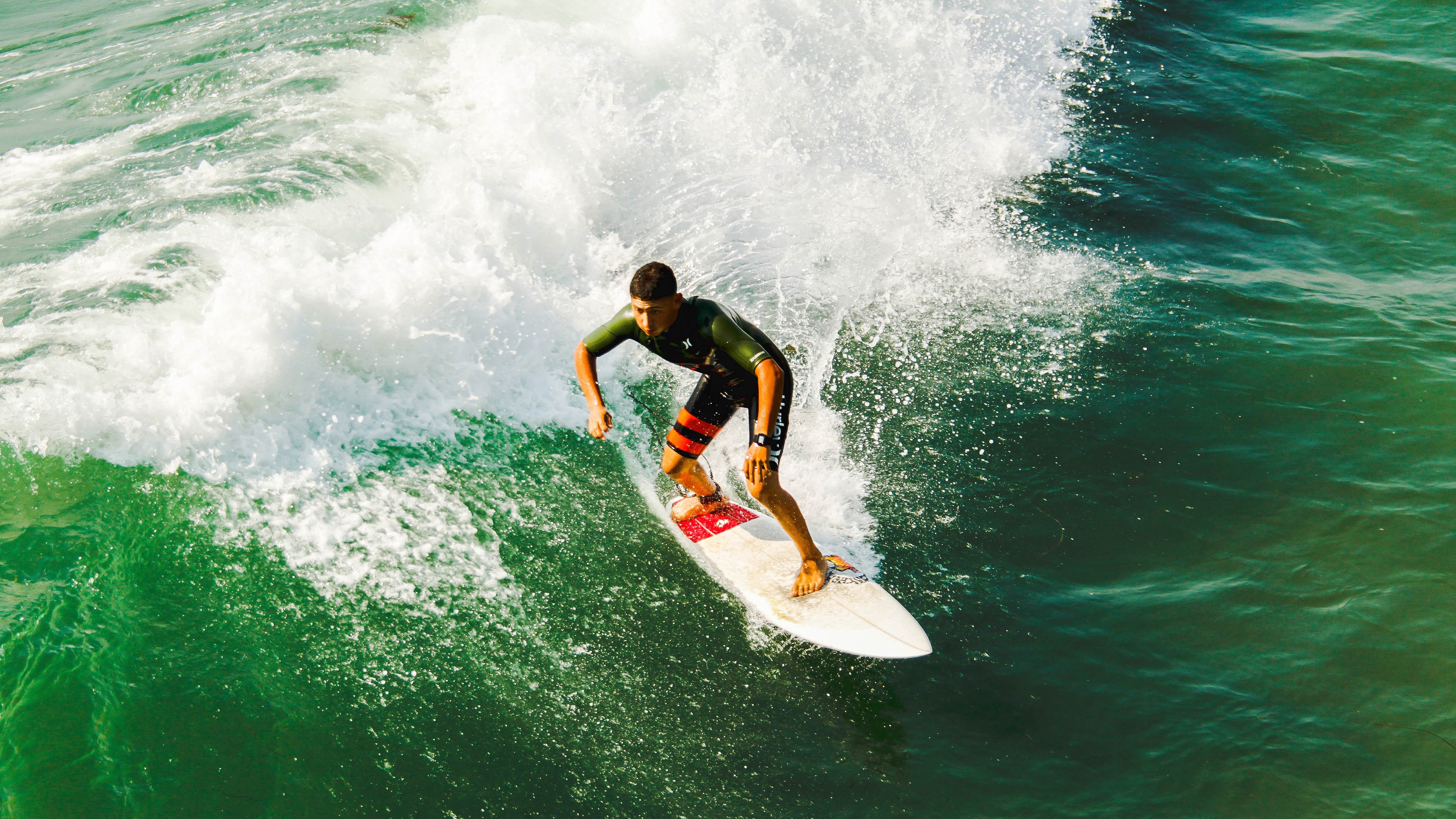 【冠军故事】夺冠球队背后的荣耀与努力，夺得总冠军的球队